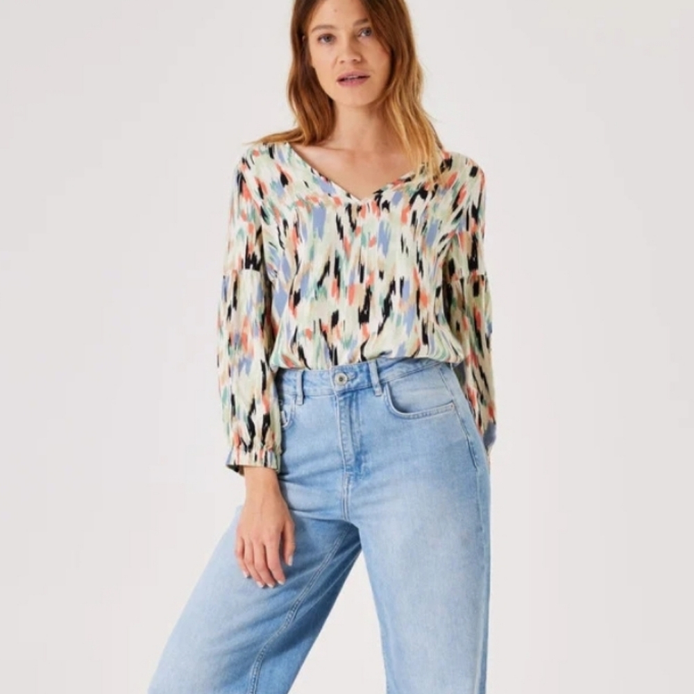Garcia | Chic White Cap Blouse